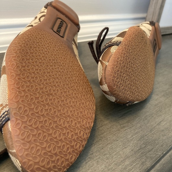 Coach signature flat shoes size 8 - Picture 3 of 10